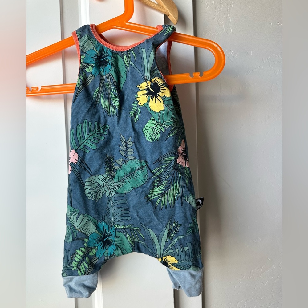 Rags to Raches tropical 3-6 months